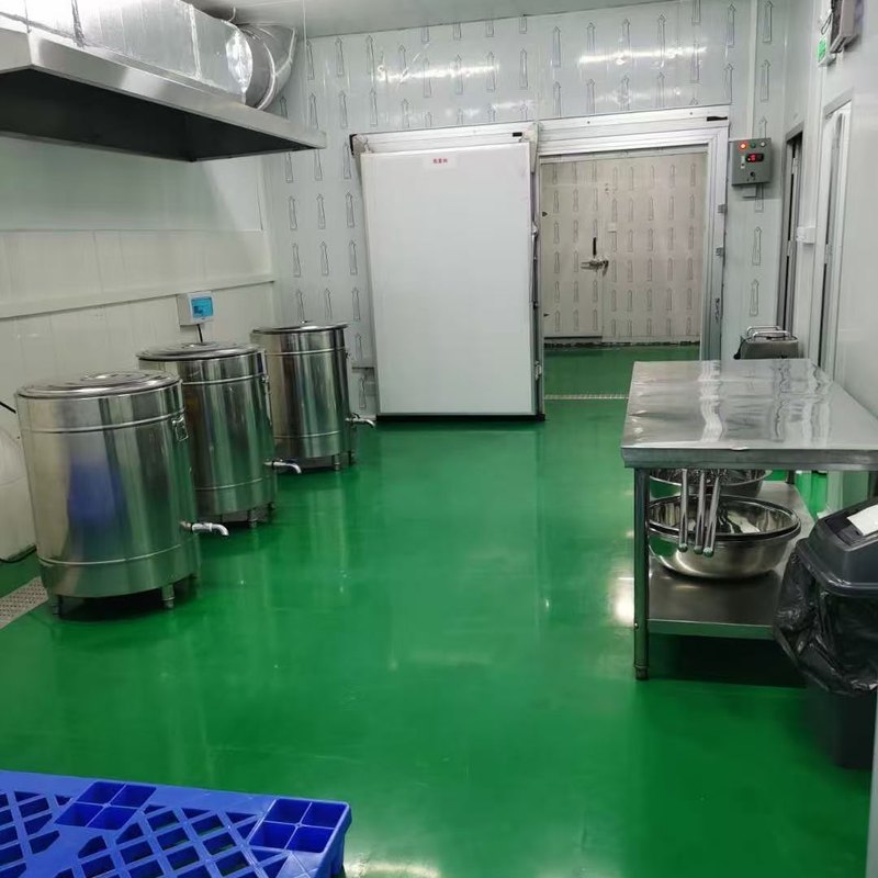 同类车间示意：冷库与加工区